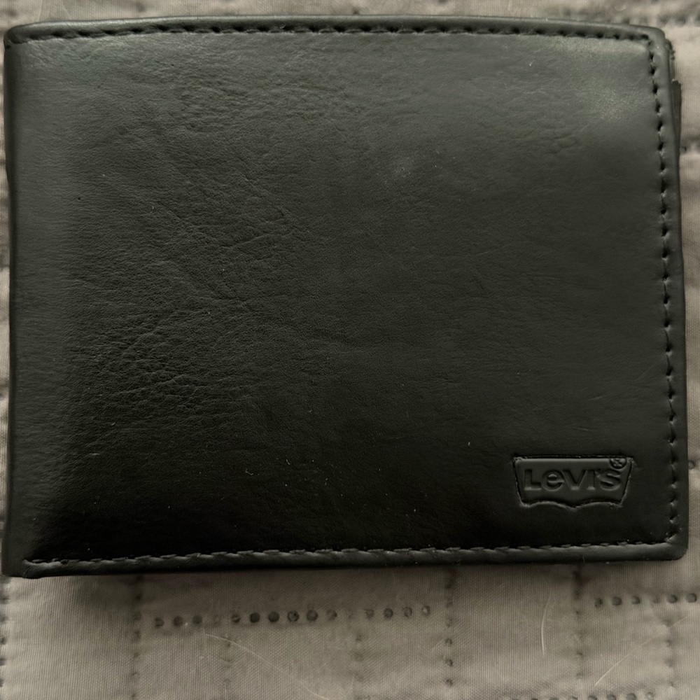 Levi's Classic Black RFID Extra Capacity Bifold Wallet